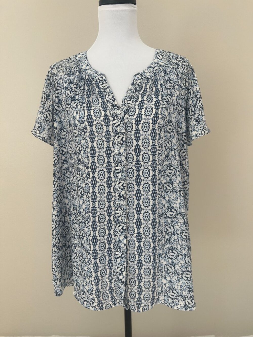 Rose + Olive Flutter Sleeve Blouse - Blue White - Size 1X